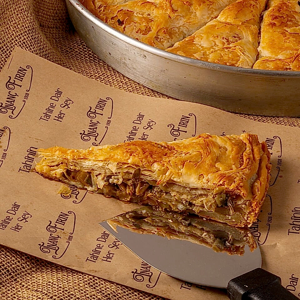 Pırasalı Arnavut Böreği Tepsi